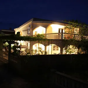 Apartman Casa Rada, Vir